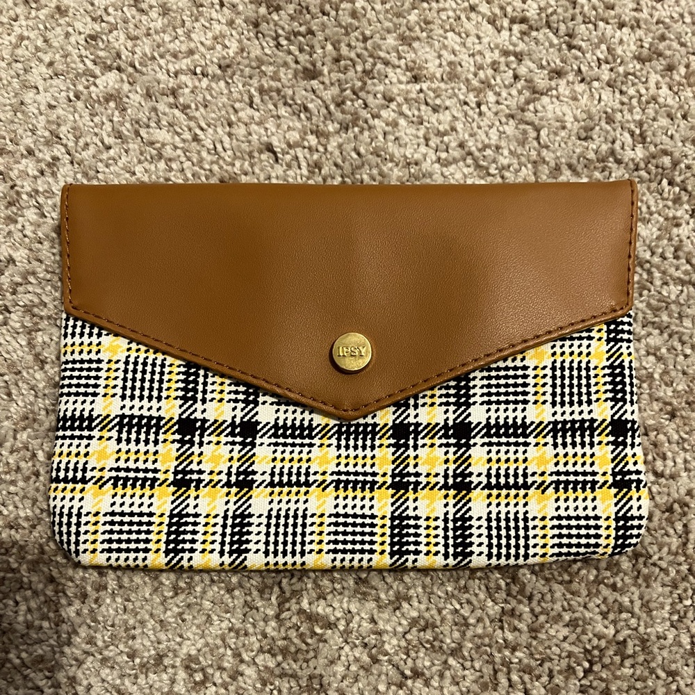 Gently Used IPSY Clutch Style Snap Closure Cosmetic Bag!!